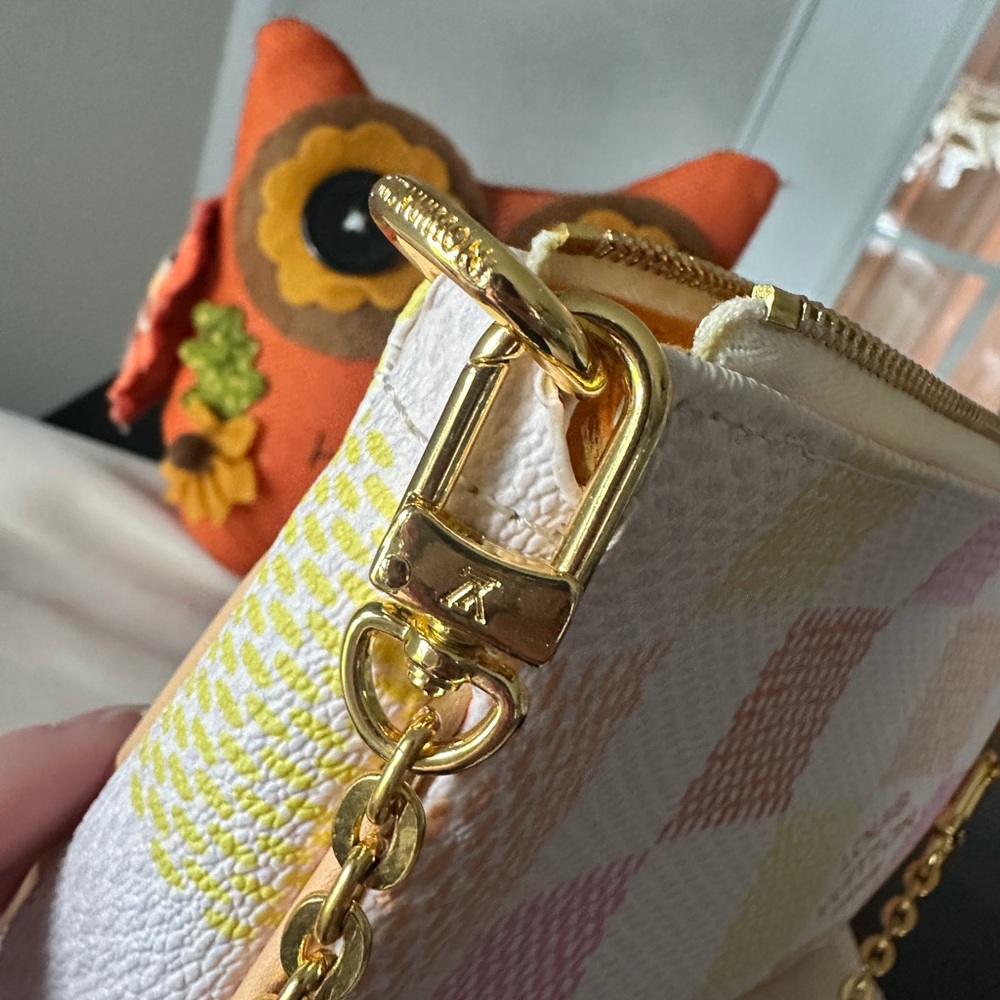 💓PENDING💓LV Pastel Checkered Clutch Pouchette Pouch chain - Picture 3 of 7
